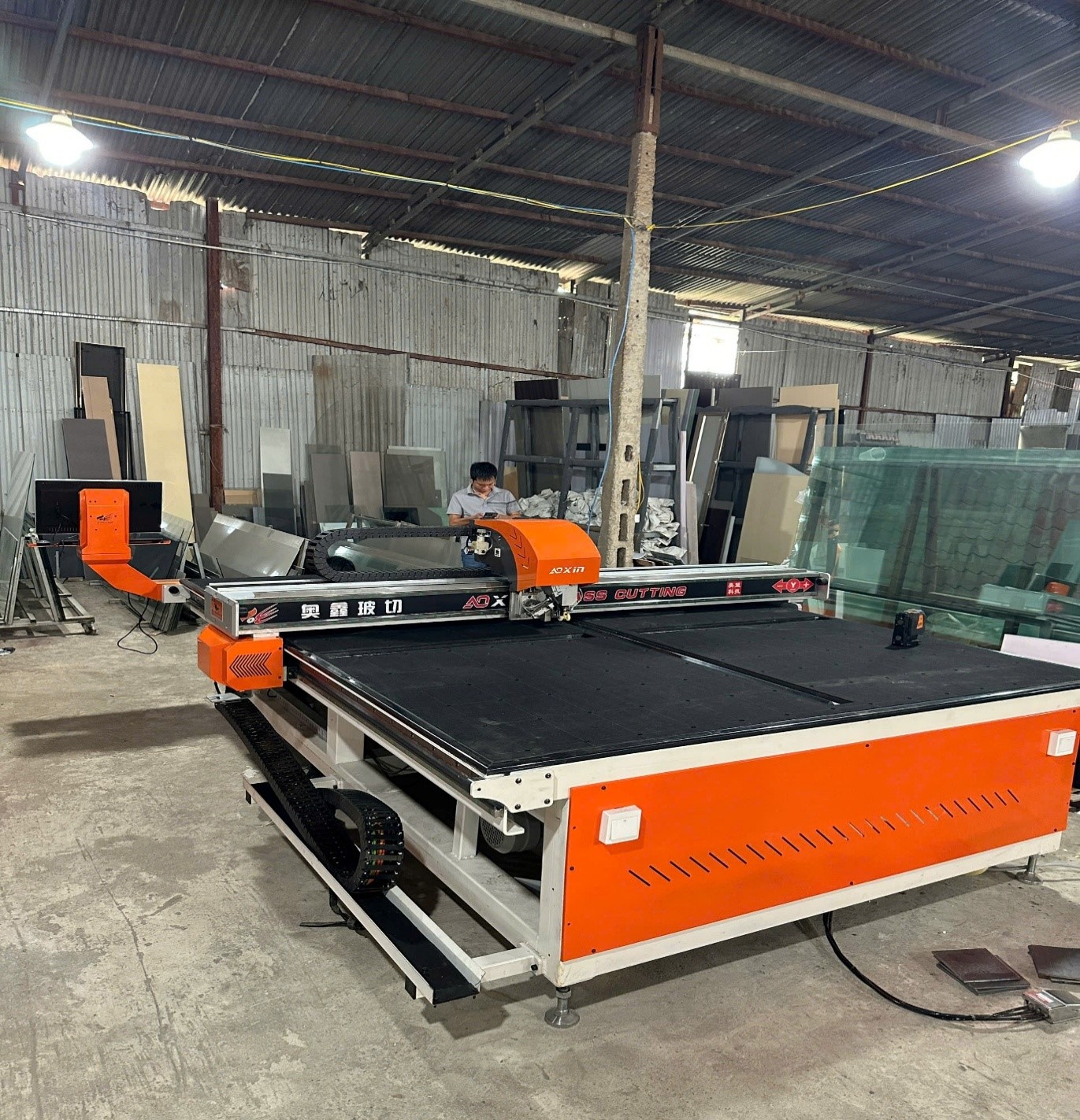 Máy Cắt Kính CNC (In Tem)