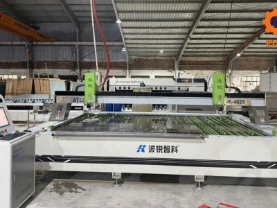 Alternative view of Máy Cắt Tia Nước